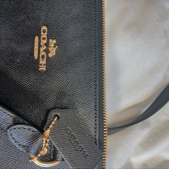 Authentic Coach Large Leather Handbag - Picture 4 of 7